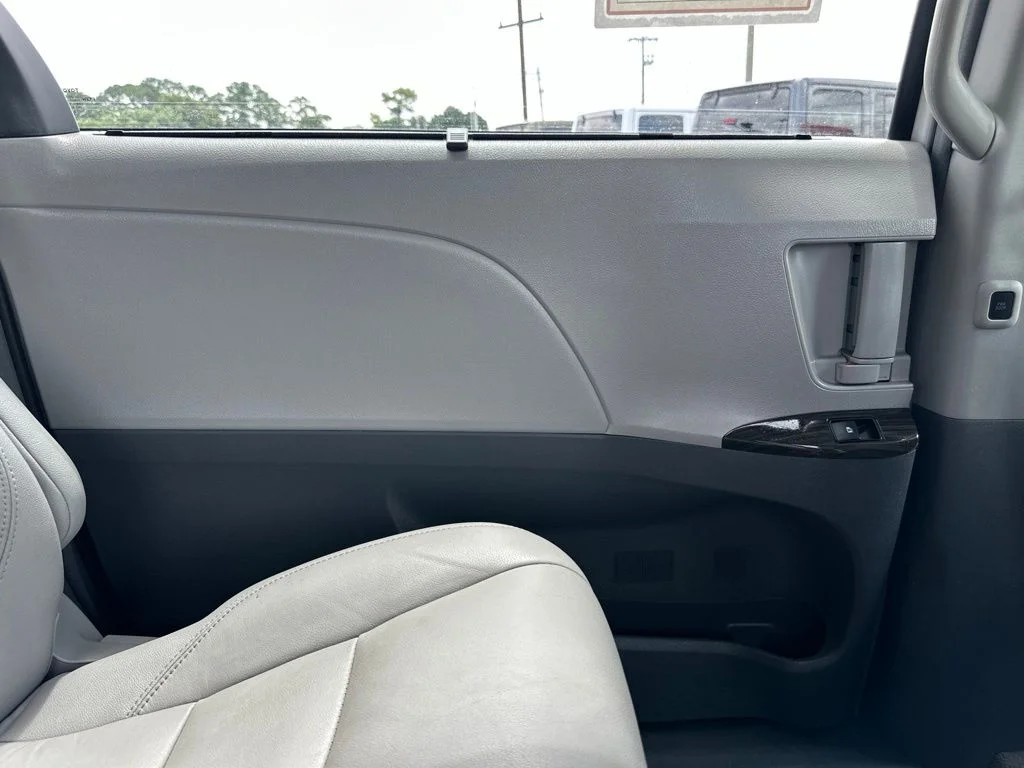 Used 2017 White Toyota XLE image 15