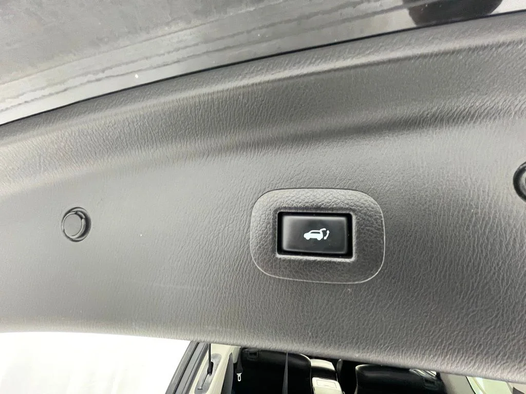 Used 2019 Black INFINITI LUXE image 7