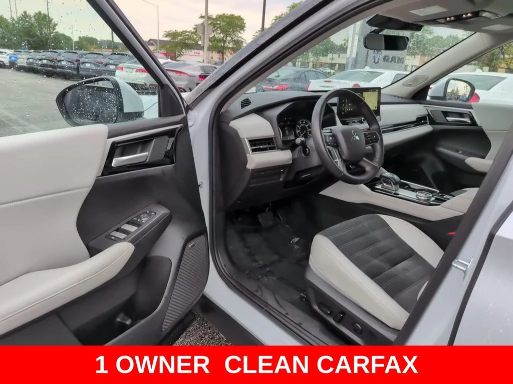 Used 2025 White Mitsubishi SE image 12
