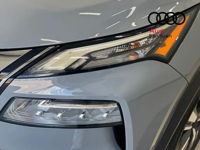 Used 2022 Gray Nissan SL image 9