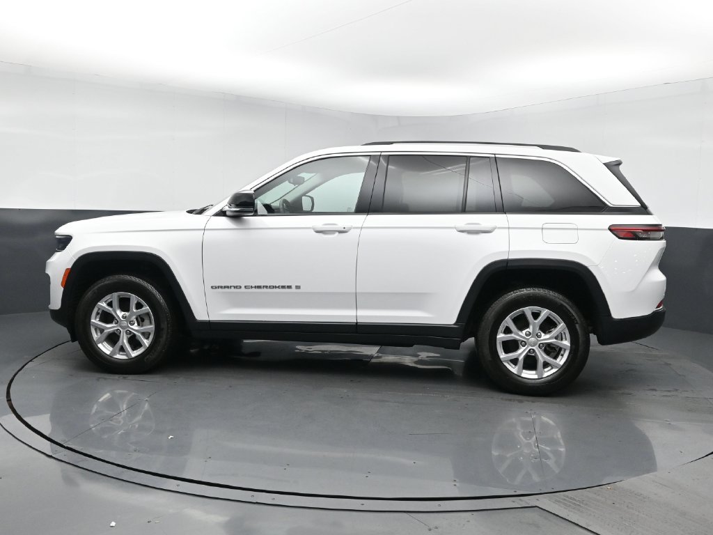 Used 2023 White Jeep Limited image 4