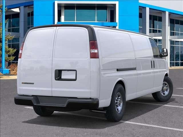 New 2026 Summit White Chevrolet WT image 4