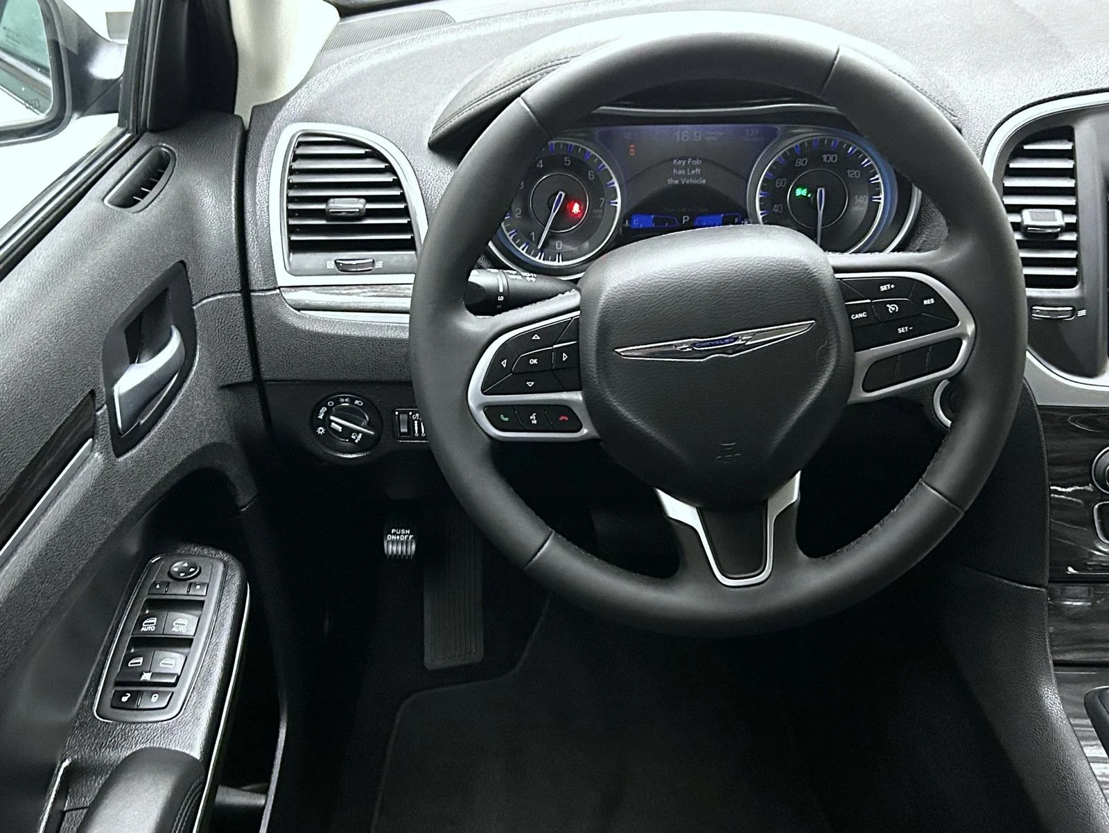 Used 2022 White Chrysler Touring image 12