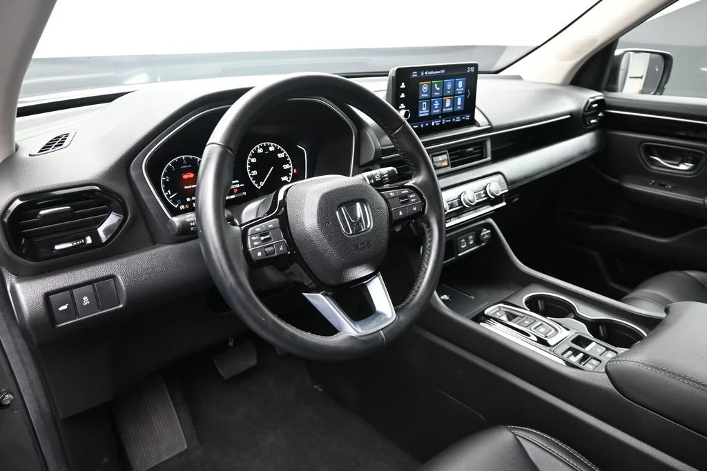 Certified Used 2025 Modern Steel Metallic Honda EX-L image 18