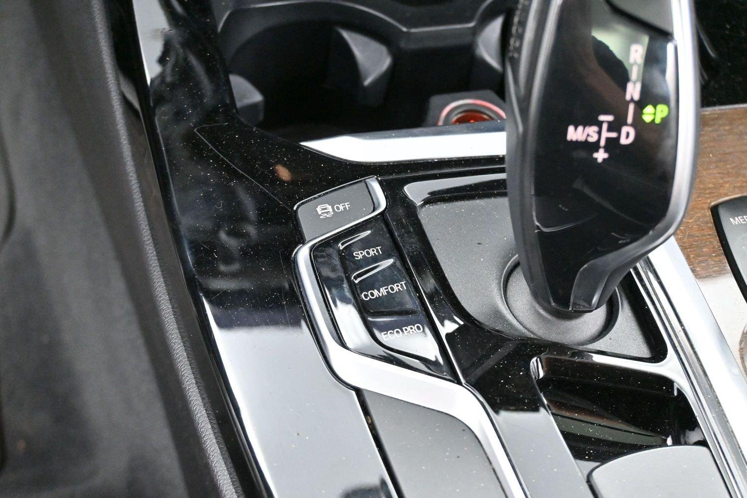 Used 2019 Alpine White BMW sDrive30i image 21