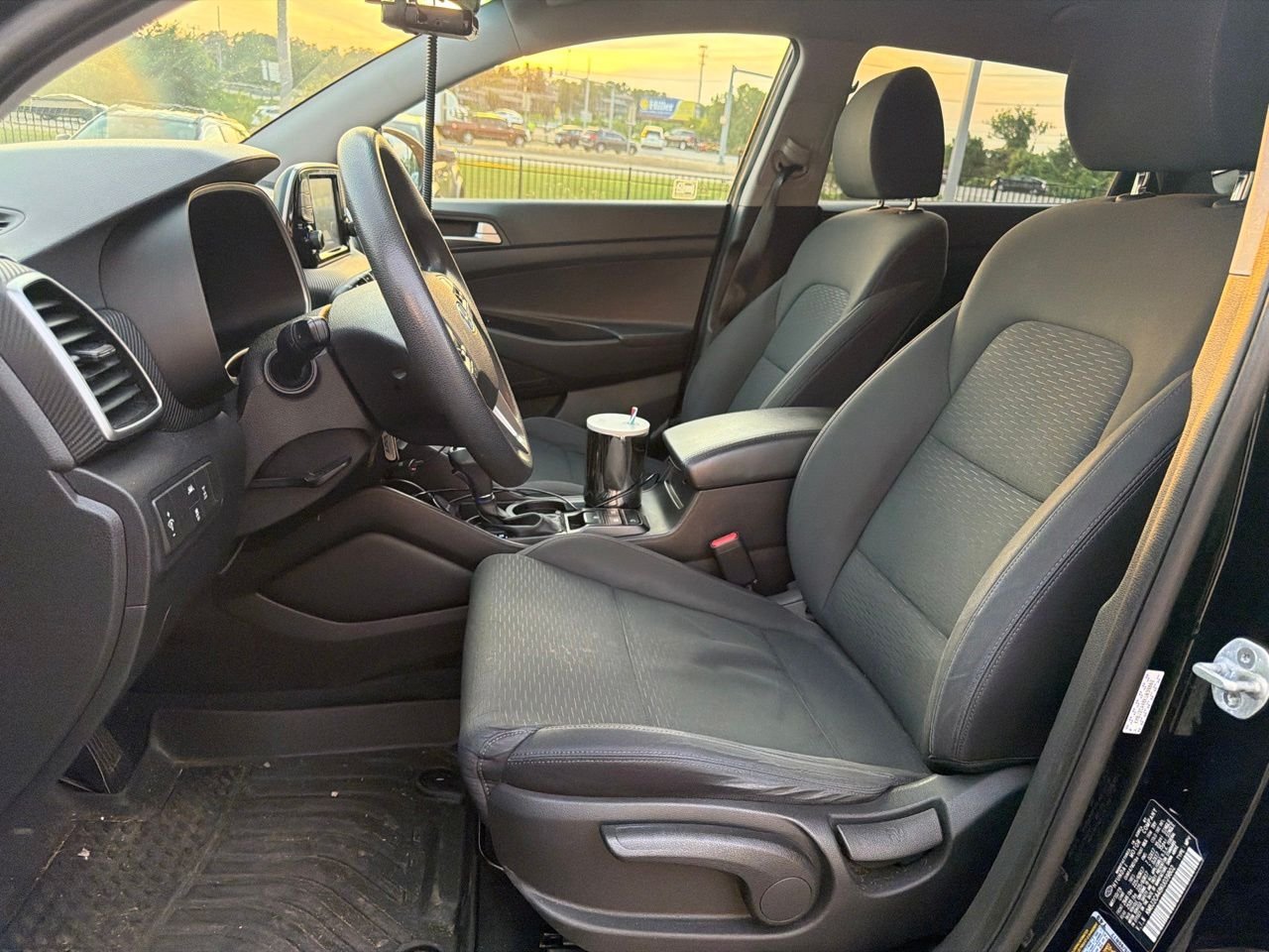 Used 2019 Black Hyundai SE image 7