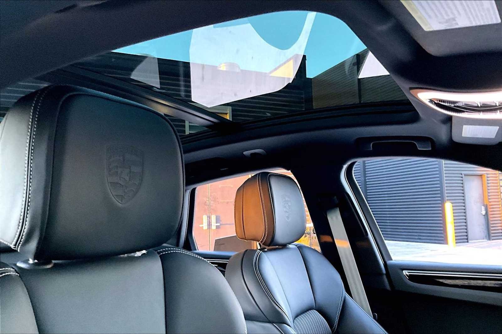 2026 Porsche Macan T - Photo 18