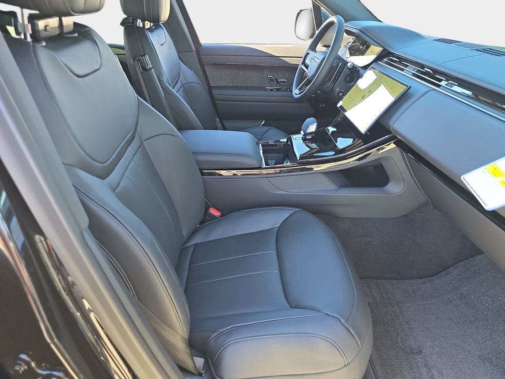 New 2026 Santorini Black LAND ROVER Dynamic SE image 10