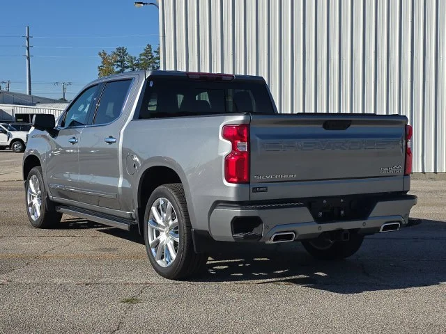 Used 2026 Gray Chevrolet High Country image 3
