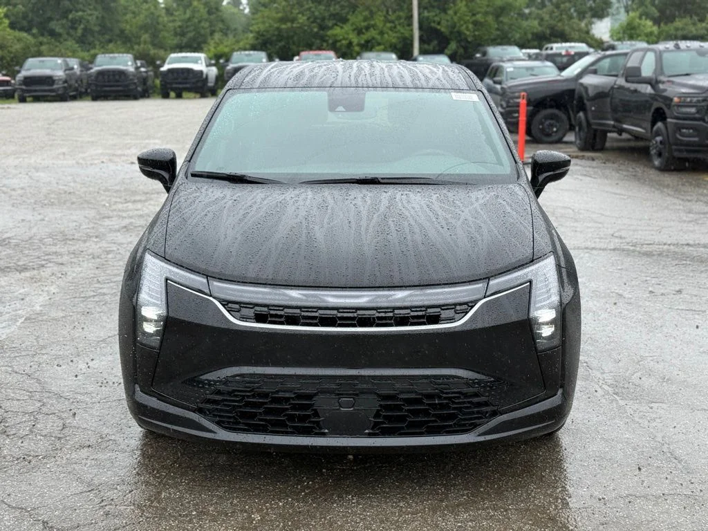 New 2027 Diamond Black Crystal Pearl-Coat Exterior Paint Chrysler Select image 3