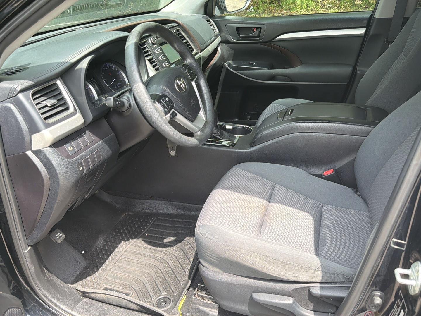 Used 2019  Toyota LE image 22