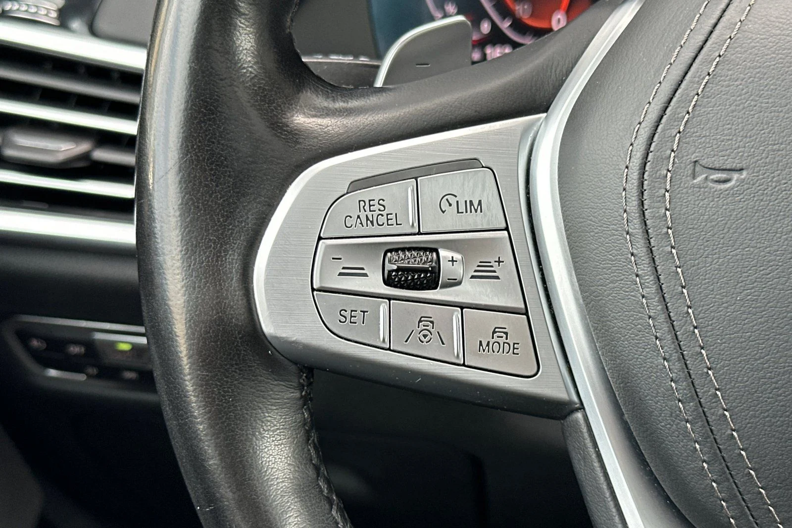 Used 2020 Blue BMW xDrive40i image 28