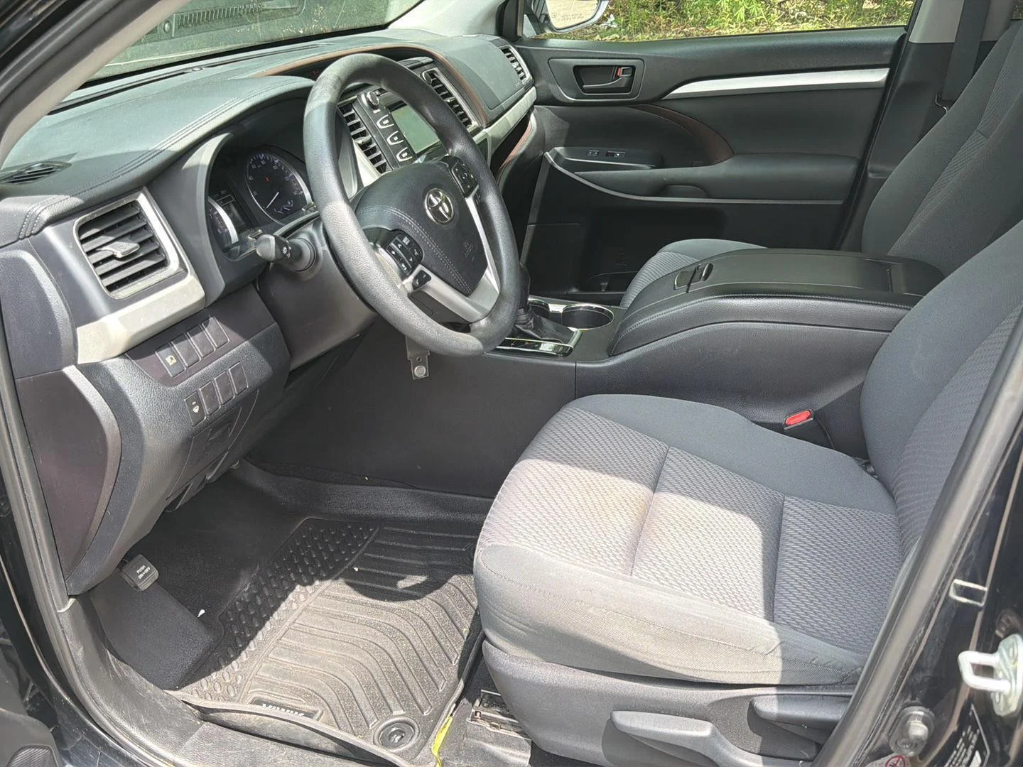 Used 2019  Toyota LE image 22