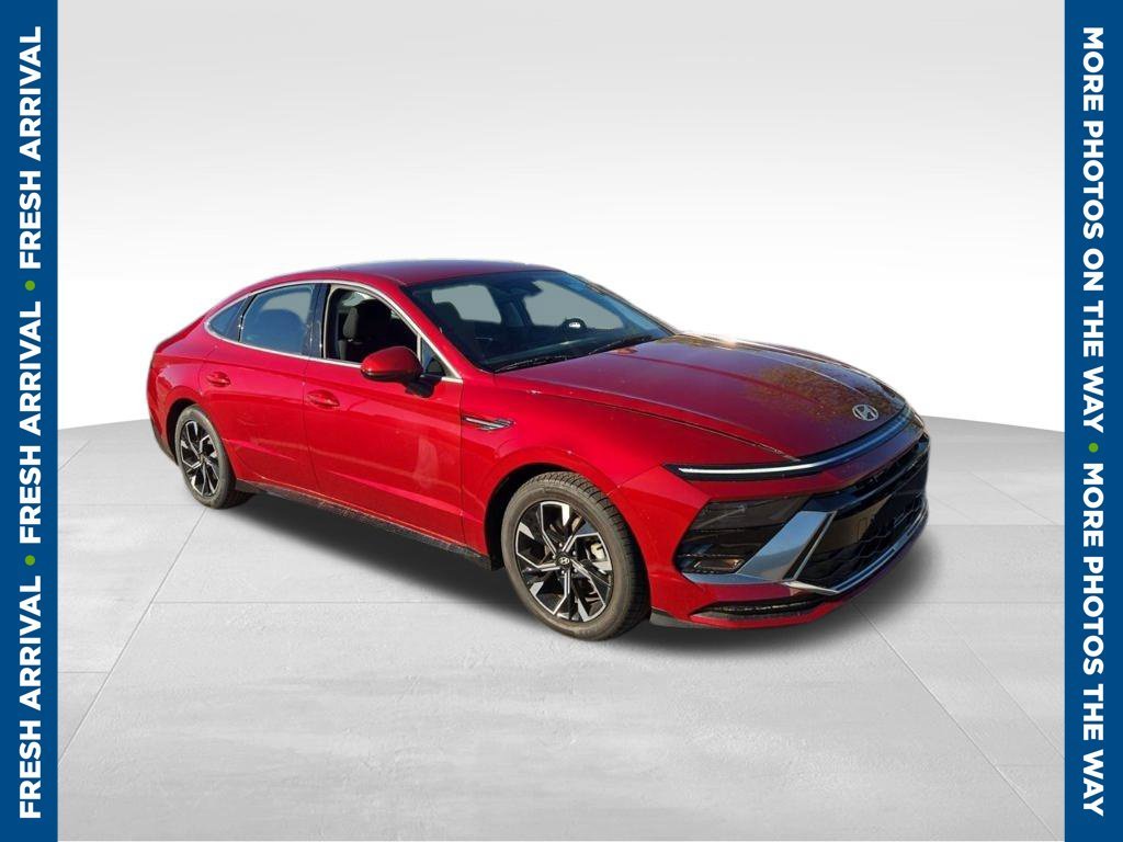 Used 2024 Red Hyundai SEL image 1
