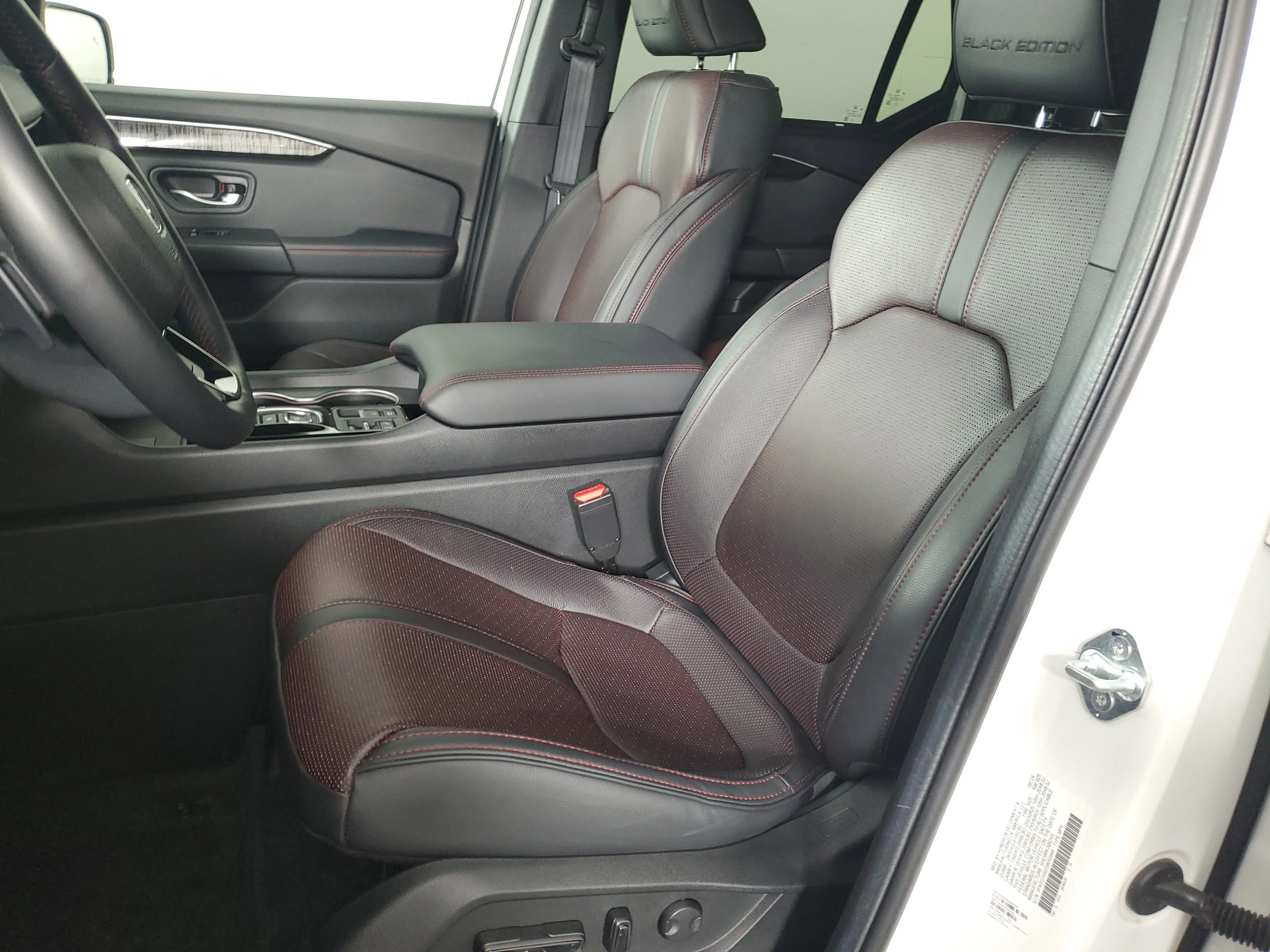 2025 Honda Pilot Black Edition - Photo 12