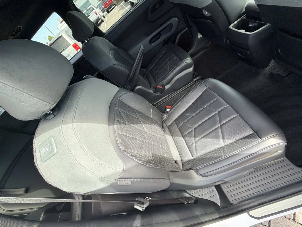 Used 2027 White Kia X-Pro SX-Prestige image 30