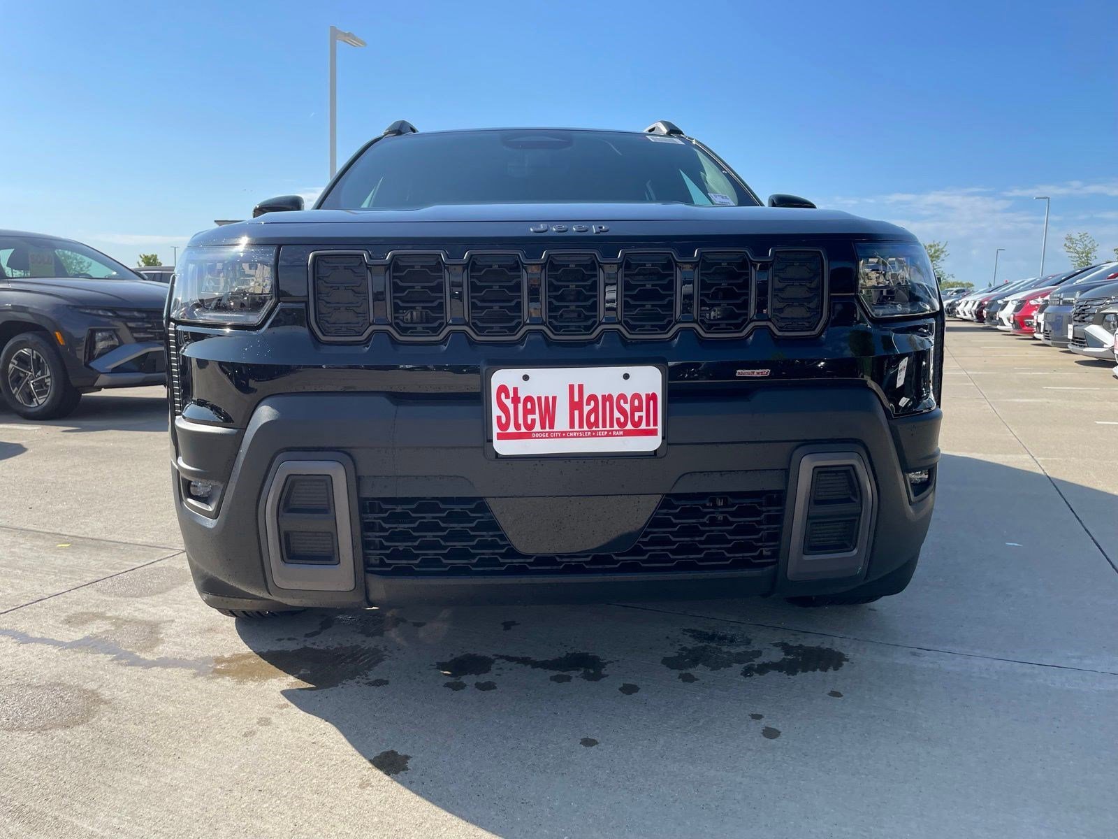 New 2026 Diamond Black Crystal Pearlcoat Jeep Laredo image 8