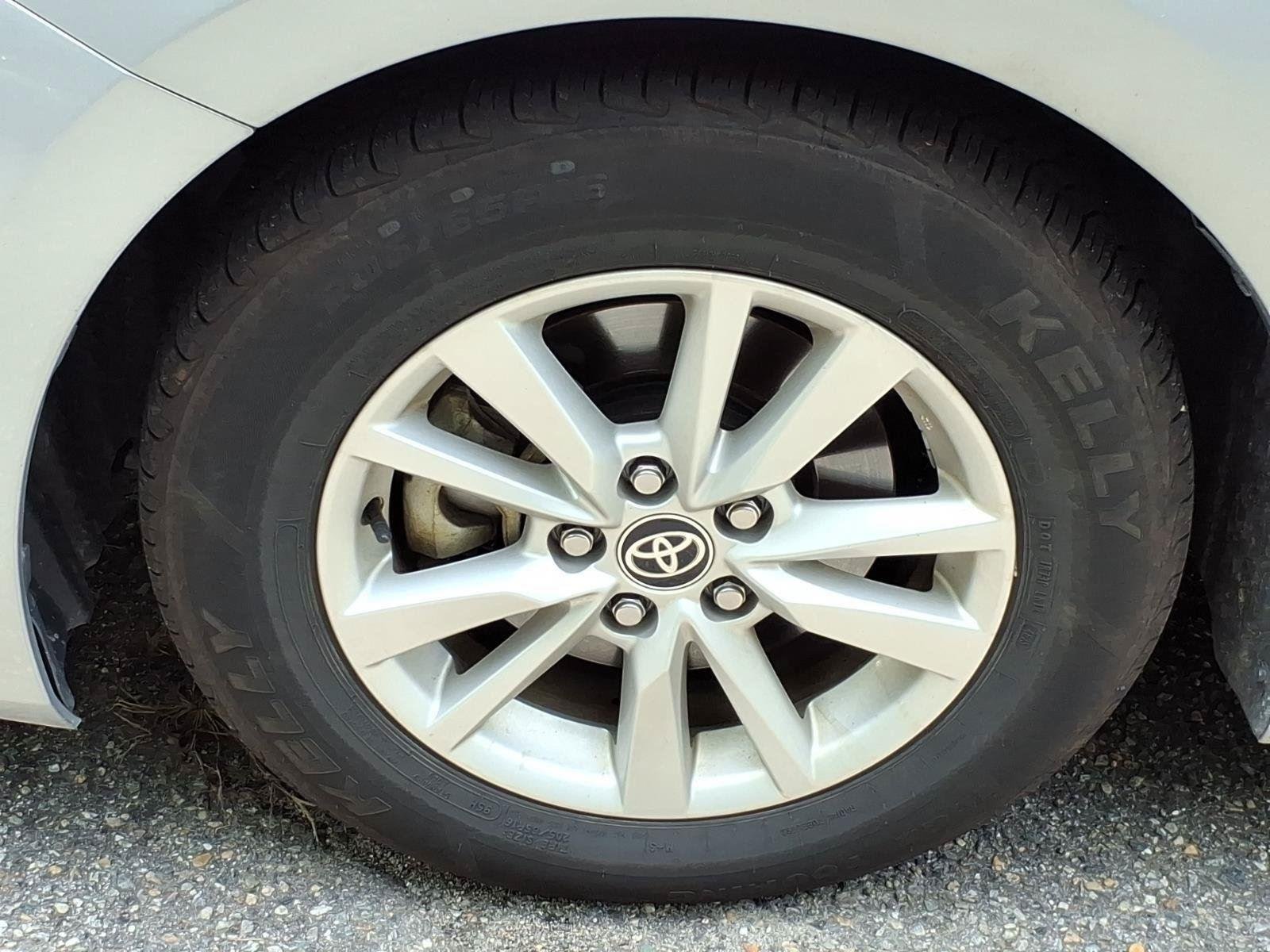 Used 2025  TOYOTA  image 4