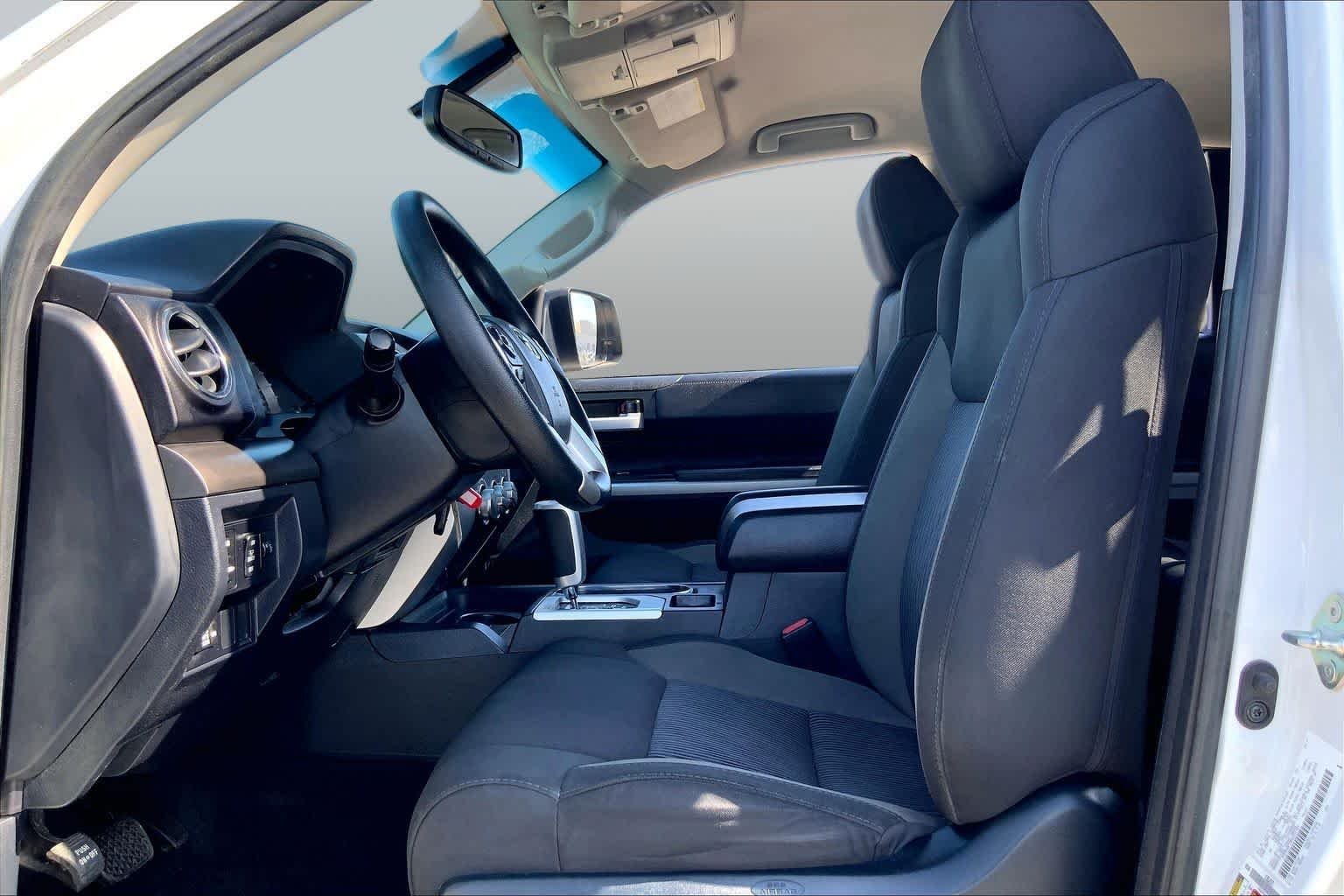 Used 2017 Super White Toyota SR5 image 7