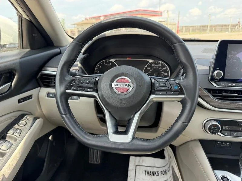 Used 2019 White Nissan 2.5 Platinum image 10