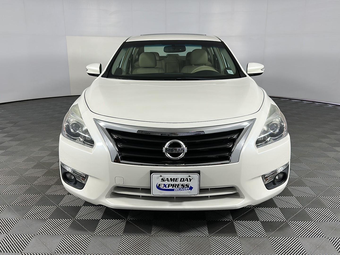 Used 2013 Pearl White Nissan 3.5 SL image 17