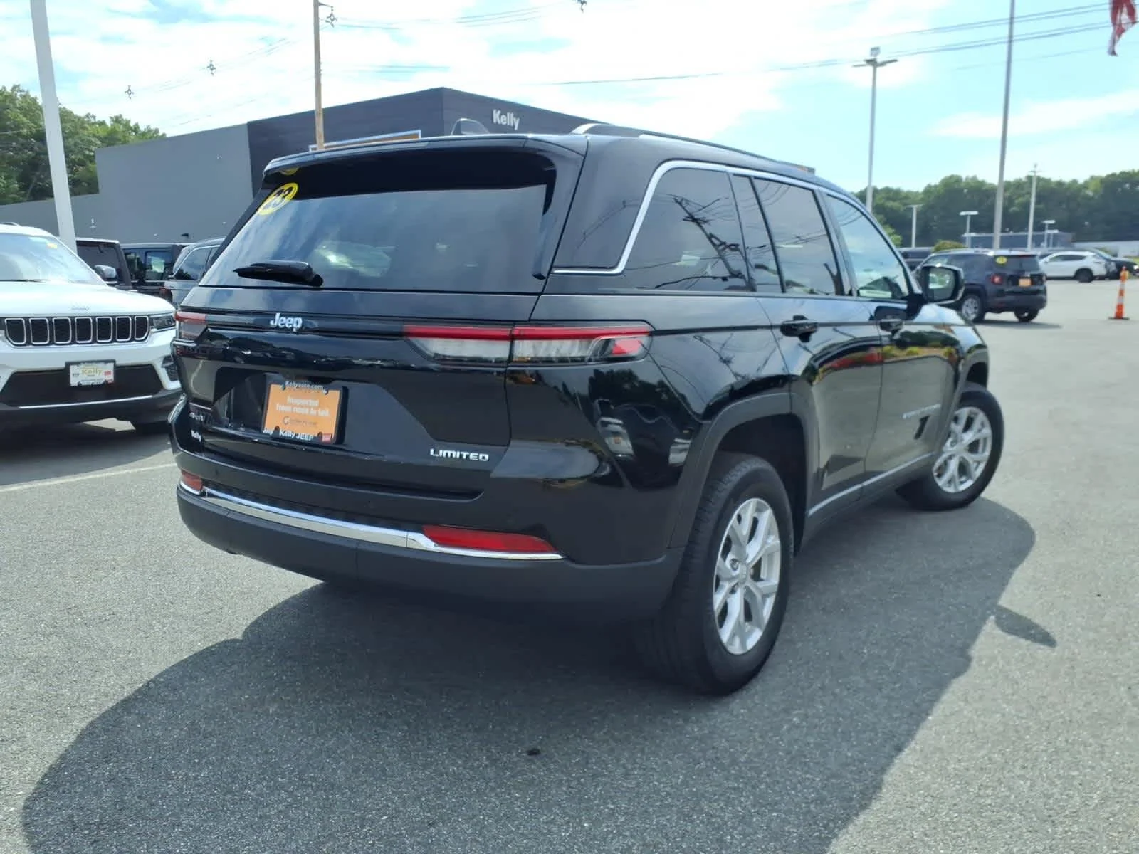 Certified Used 2023 Diamond Black Crystal Pearlcoat Jeep Limited image 7