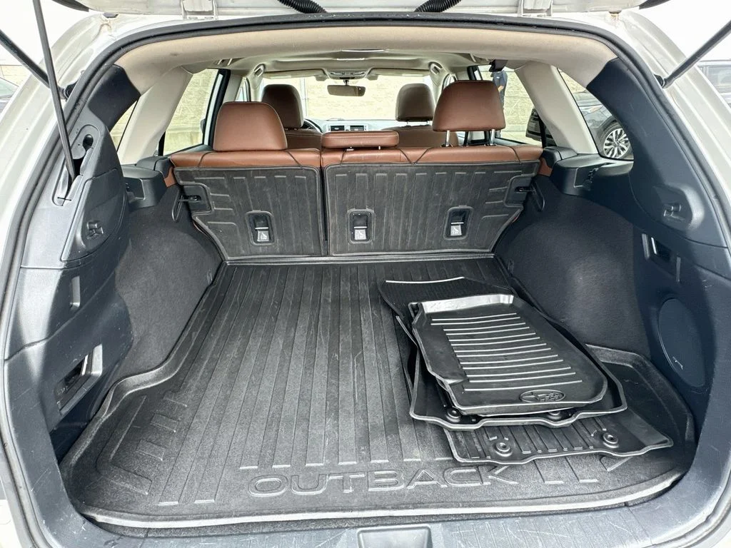 Used 2018 White Subaru 2.5i image 32