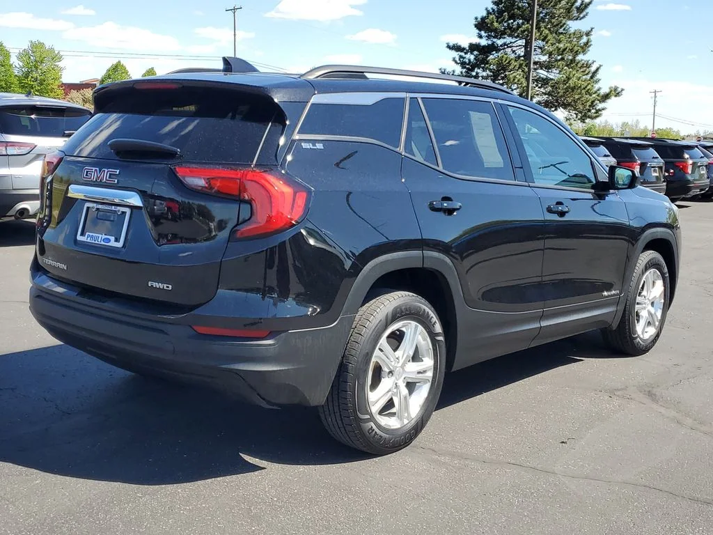 Used 2018 Ebony Twilight Metallic GMC SLE image 4