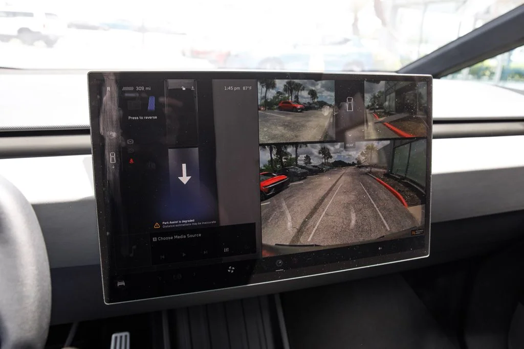 Used 2025 Silver Tesla Base image 31