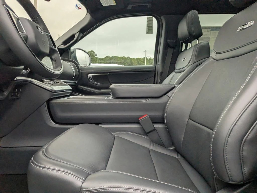 New 2025 White Ford Platinum image 14