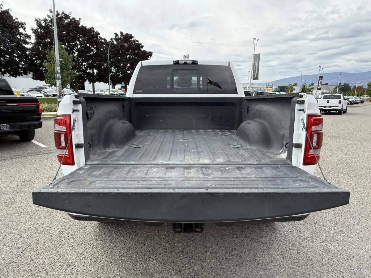 Used 2021 White RAM Laramie Crew Cab Swb image 6