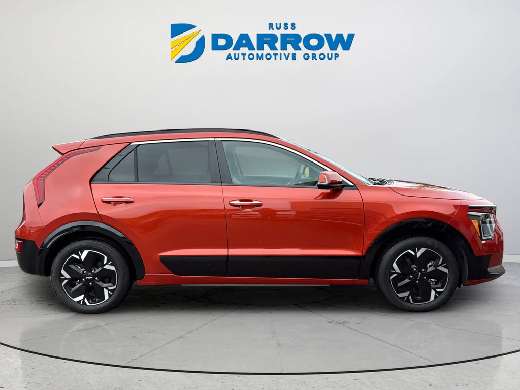 Used 2023 Red Kia Wave image 6