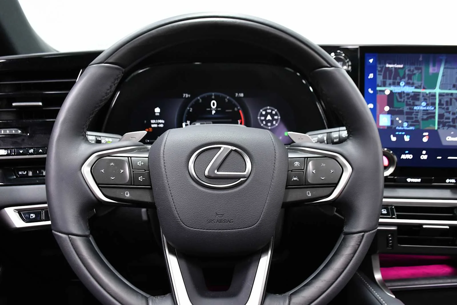 2025 Lexus RX 350 - Photo 17