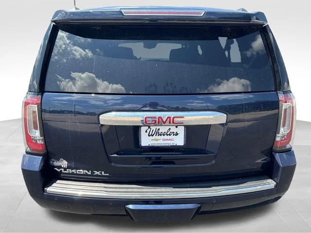 Used 2020 DARK SAPPHIRE BLUE METALLIC GMC Denali image 4