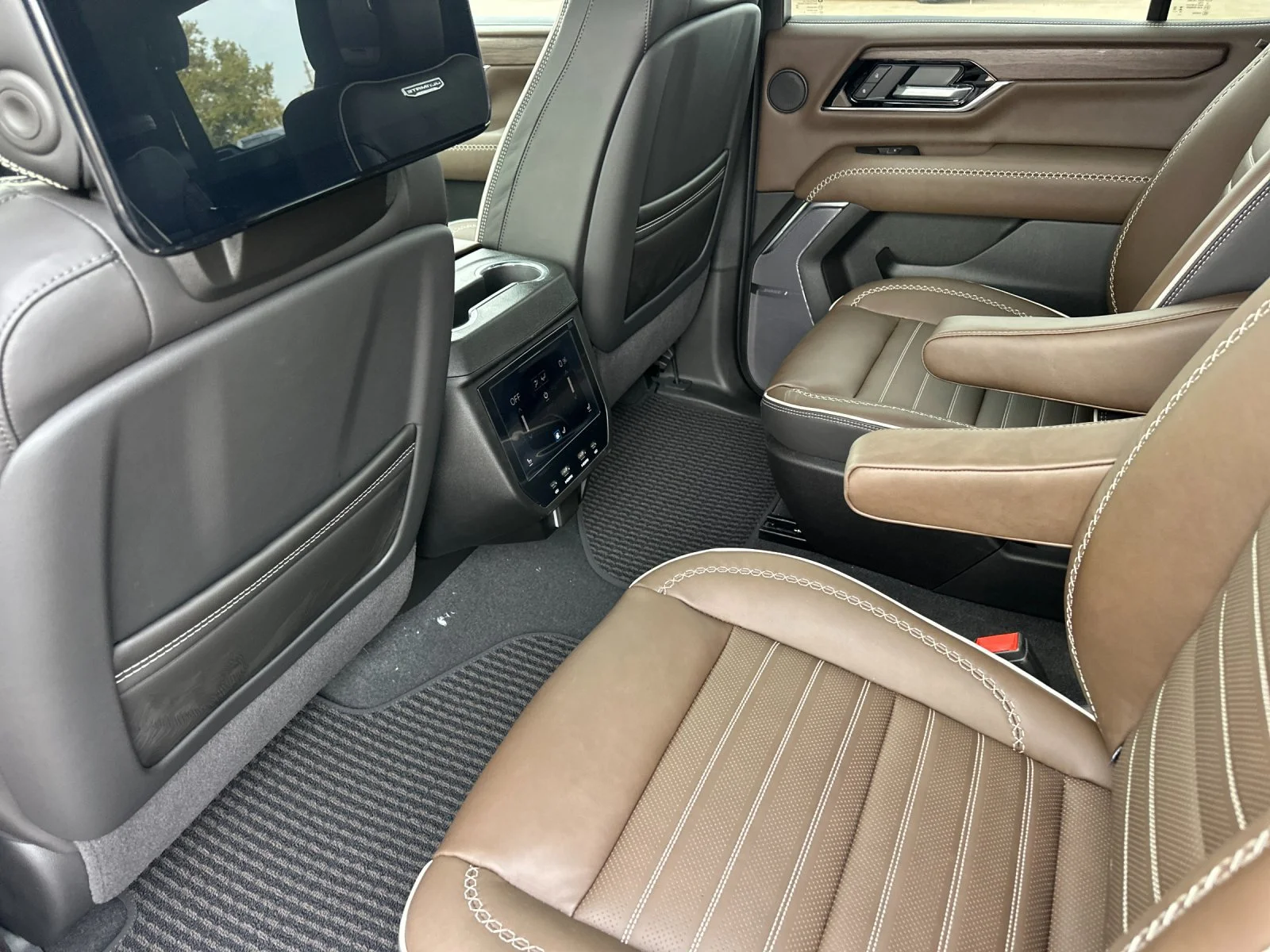 New 2027 Glacier White Tricoat GMC Denali Ultimate image 11