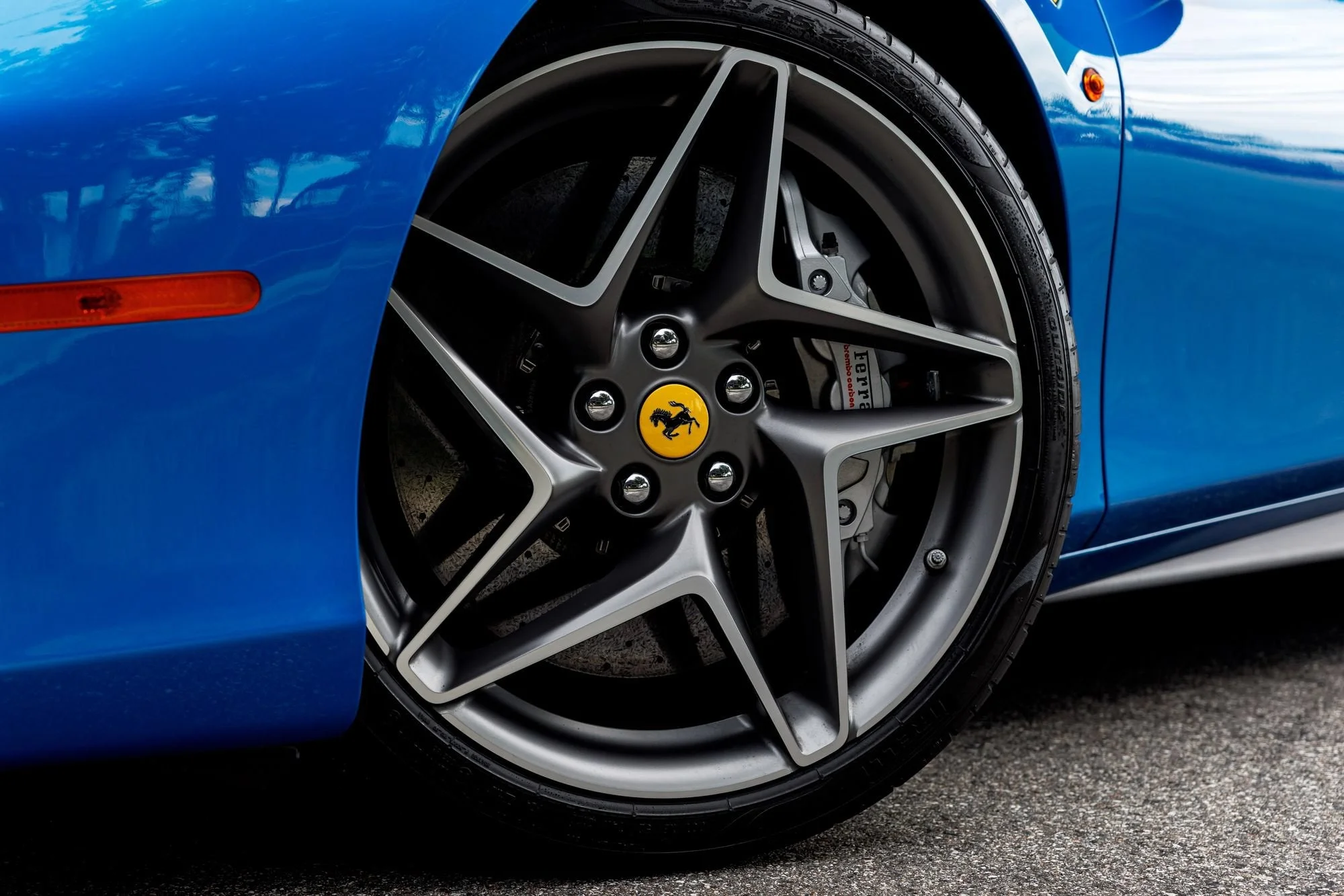 Used 2019 Blu Corsa Ferrari  image 9