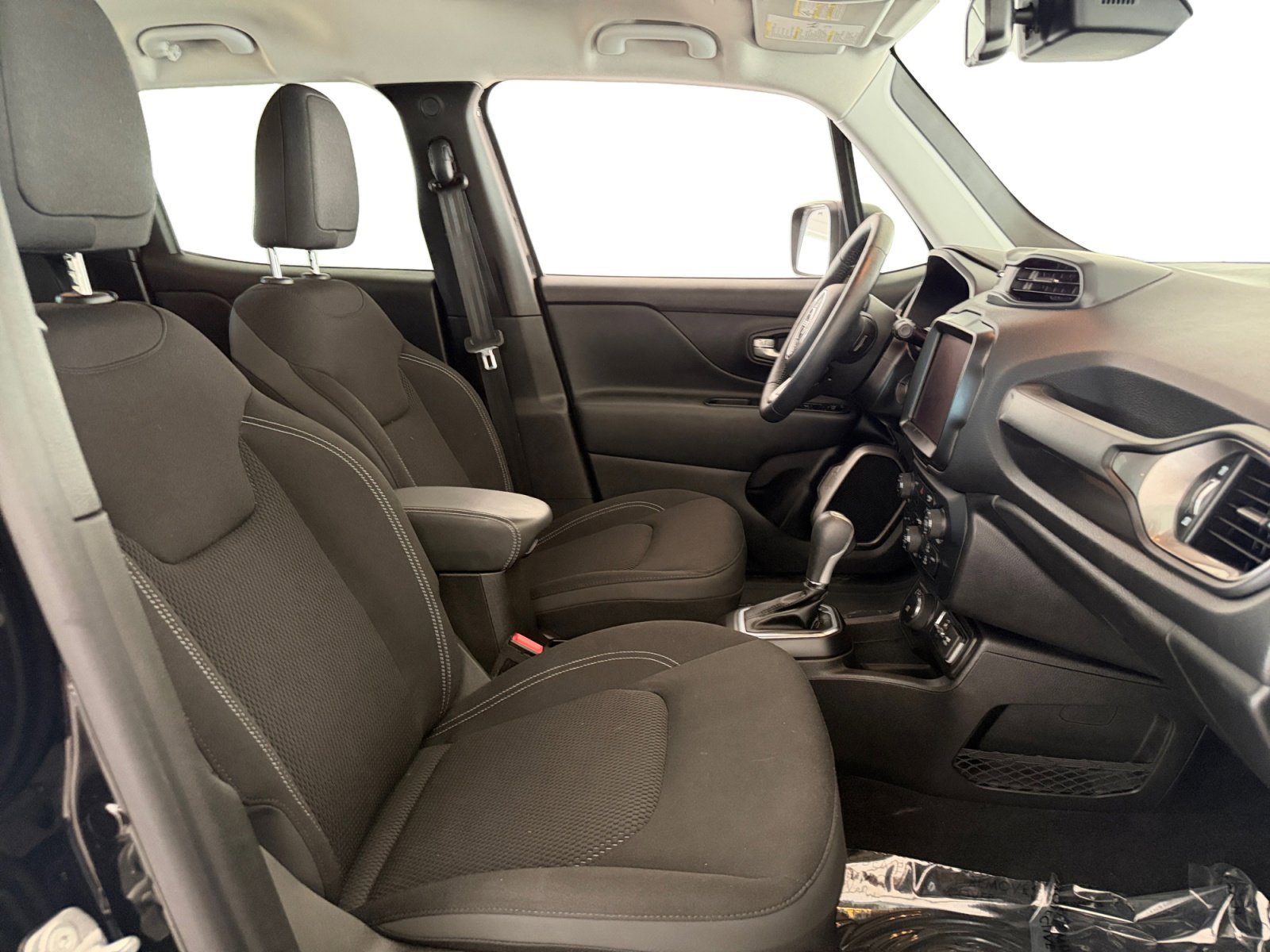 Certified Used 2023 Black Clearcoat Jeep Latitude image 30