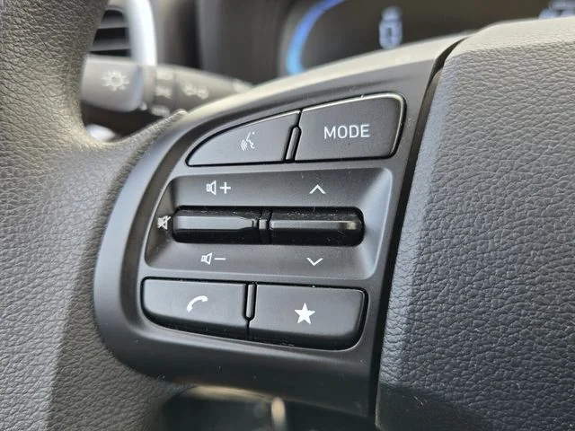 Used 2025 Silver Hyundai SE image 22