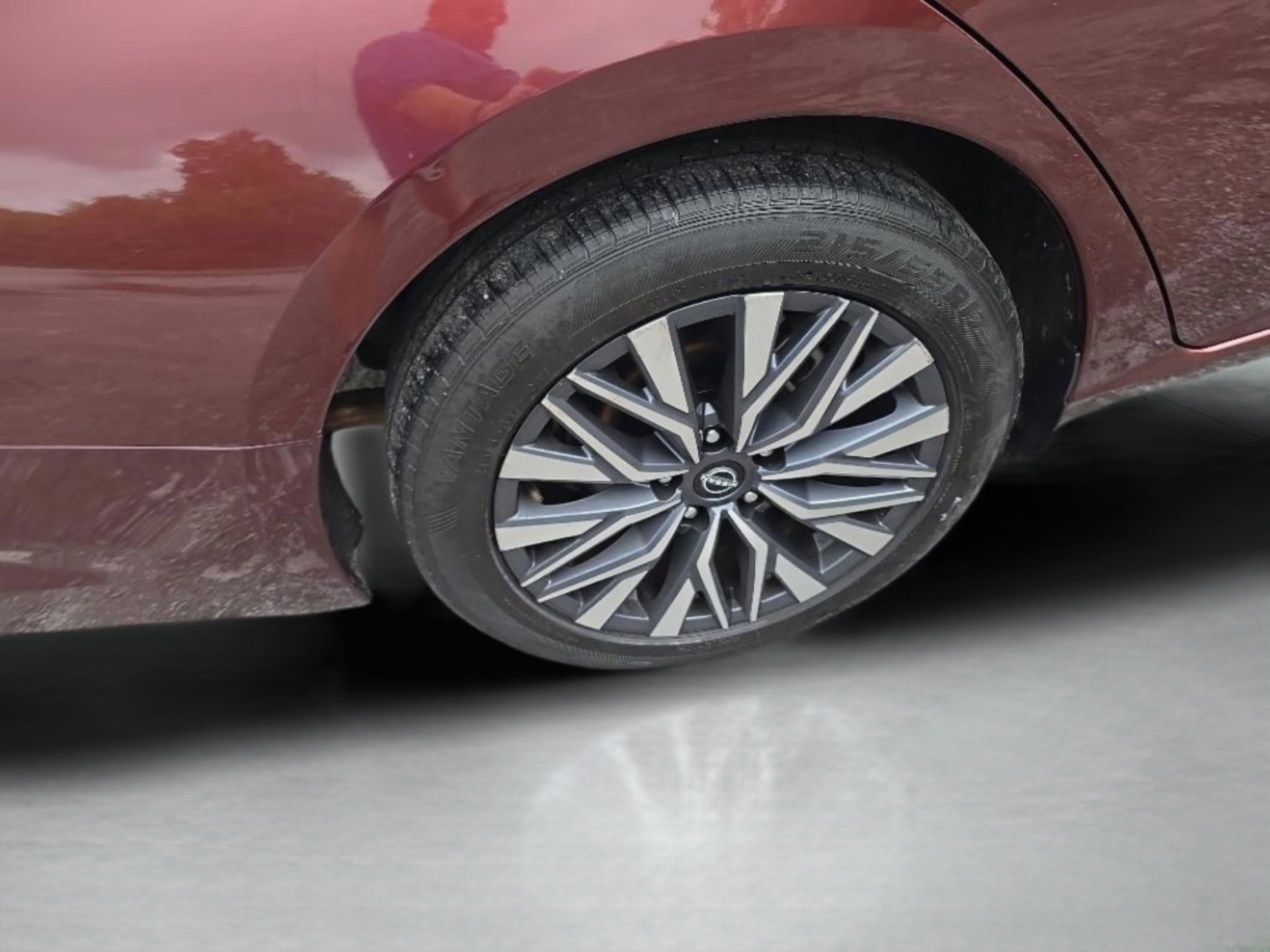 Used 2023 Red/red Nissan 2.5 SV image 33