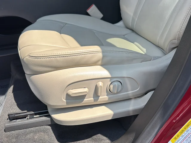 Used 2020 Red Buick Essence image 18