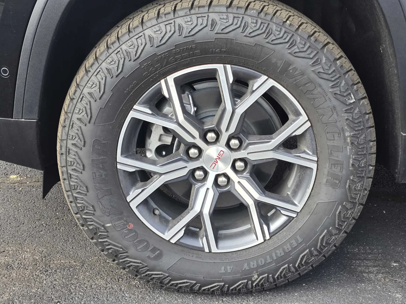 2026 GMC Acadia AT4 - Photo 7