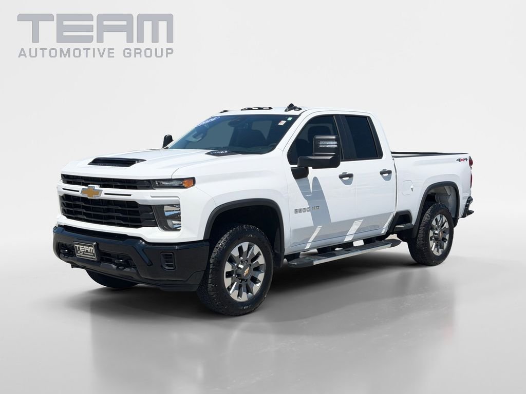 Used 2024 White Chevrolet Custom image 3