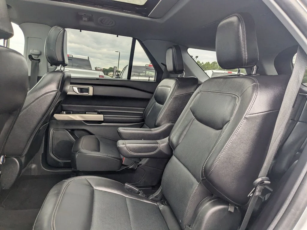 Used 2021  Ford Limited image 25