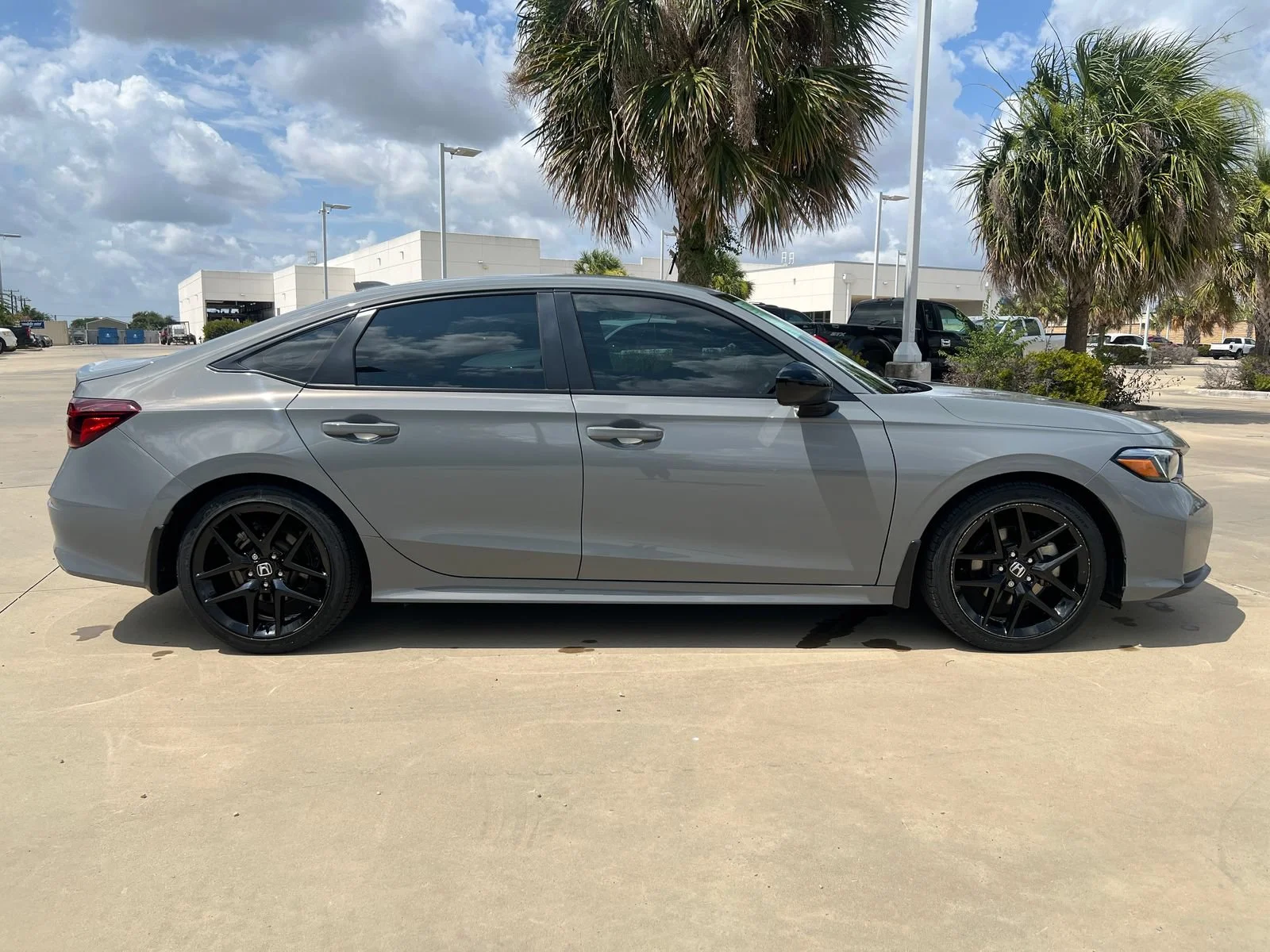 Used 2025 Urban Gray Pearl Honda 4D HYBRID SPORT image 26