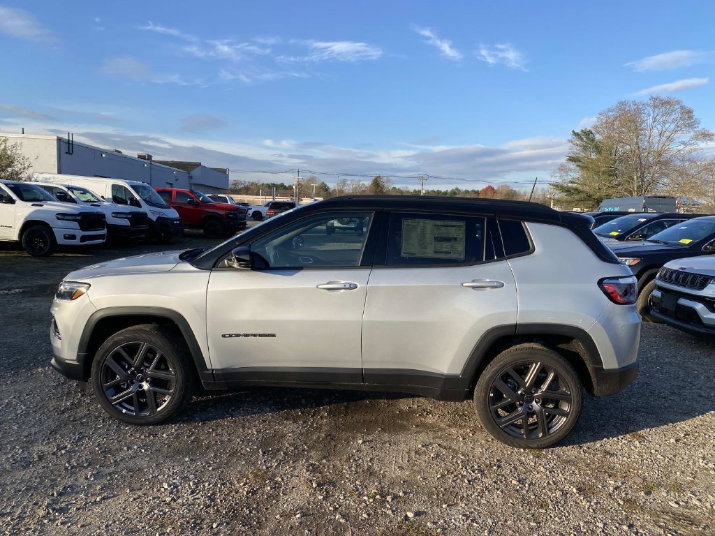 New 2026 Silver Zynith Metallic Clear-Coat Exterior Paint Jeep Limited image 3