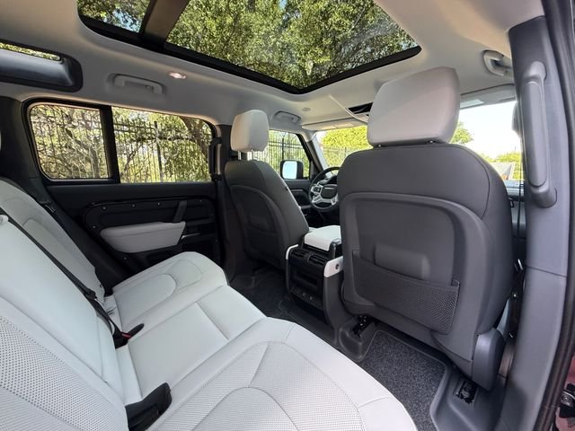 Certified Used 2025 Santorini Black Metallic Land Rover X-Dynamic SE image 17