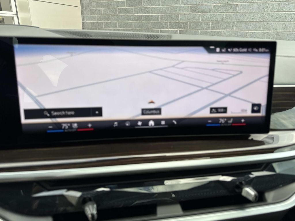 Used 2024 White BMW xDrive40i image 23