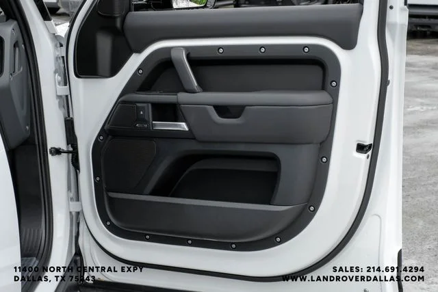 New 2026 Fuji White Land Rover X-Dynamic SE image 48
