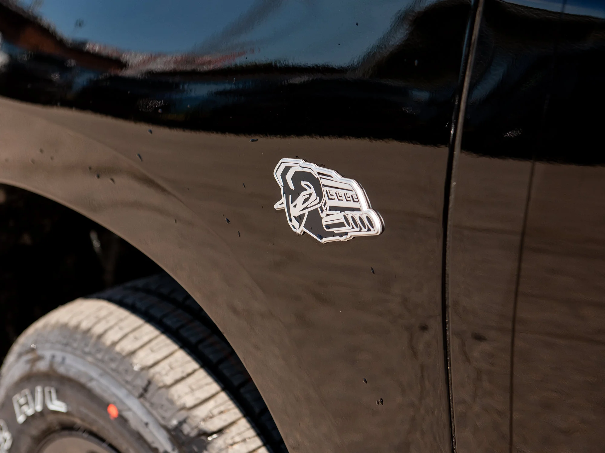 New 2026 Black RAM Sport* HEMI V8 image 2