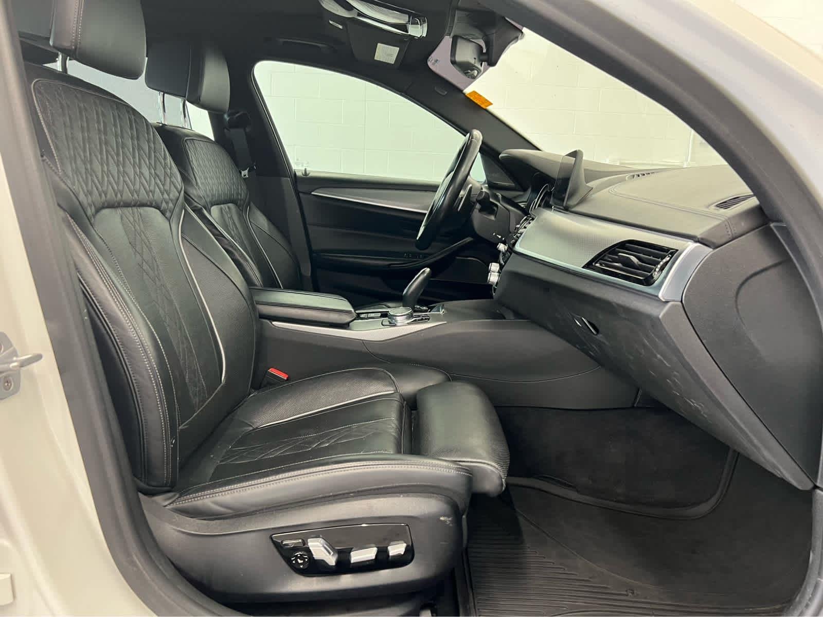 2018 BMW 5 Series M550i - Photo 29